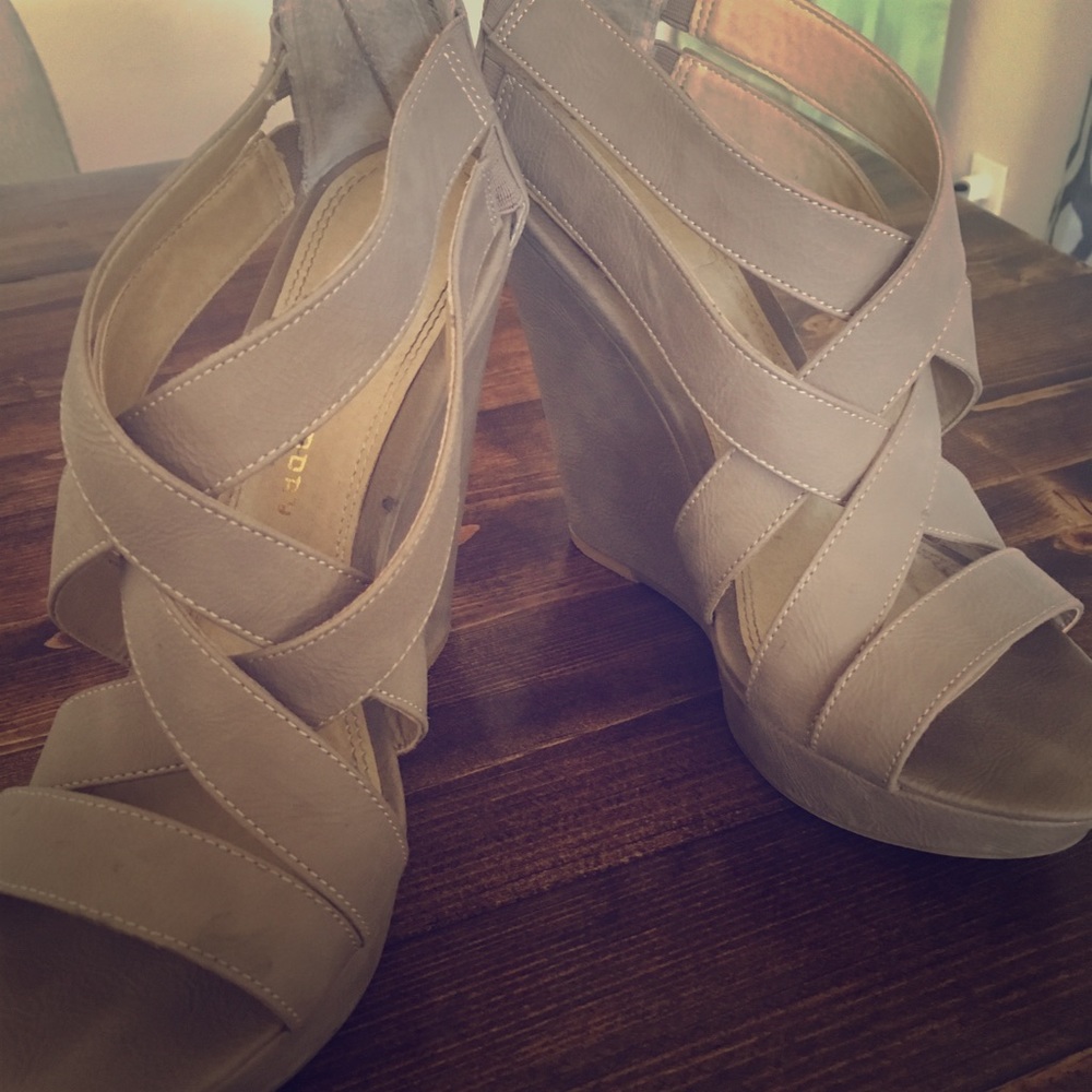 Chinese Laundry Taupe Strappy Wedges